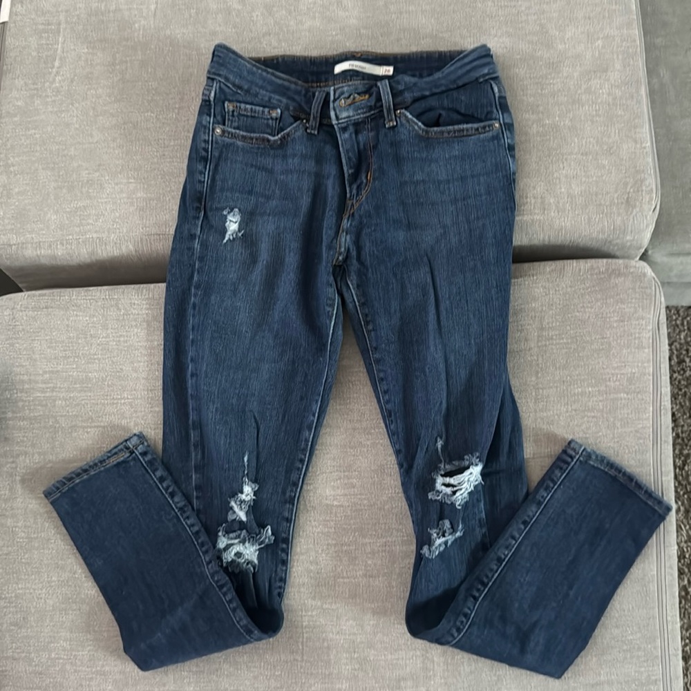 Women’s Levi jeans size 26 skinny